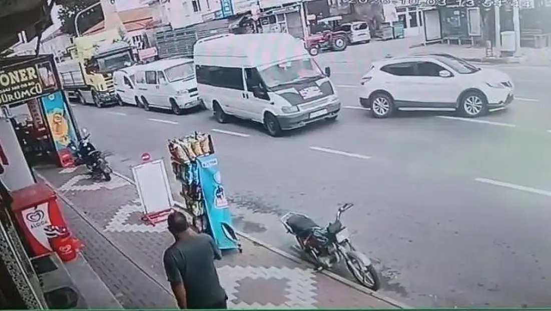 Tır duramadı, 4 araç birbirine girdi!
