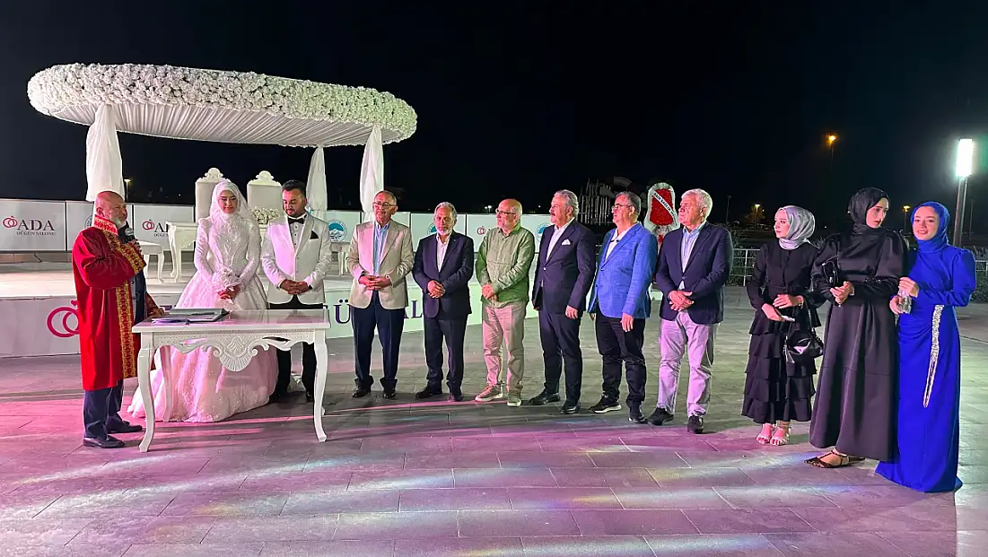 Özhaseki nikah şahidi oldu! Kayseri protokolü mutlu günde buluştu