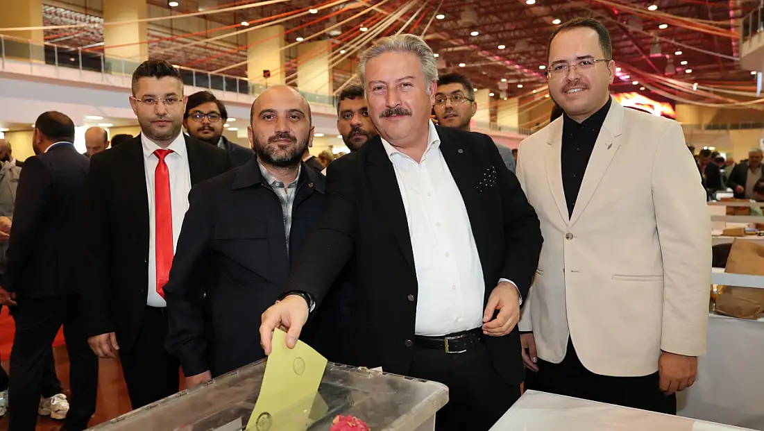 Palancıoğlu sandık başında: Başarılar diliyorum