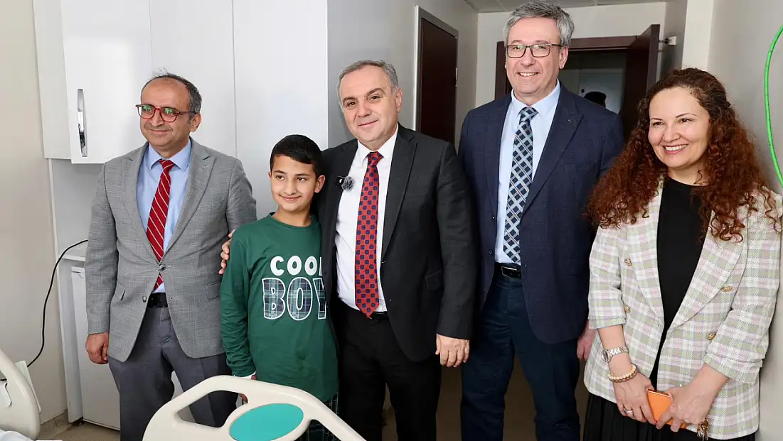 Rektör Altun, hasta çocukları unutmadı