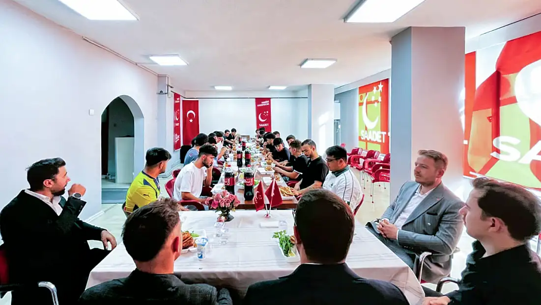 Saadet Partisi'nde gençler buluştu