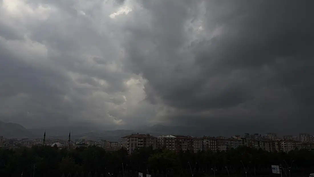 Sağanak başladı: Su baskınına dikkat!