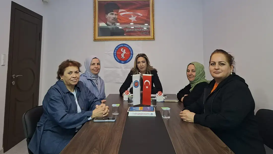 Sağlık çalışanı kadınlardan cinayete tepki: Kadın cinayetleri politiktir!