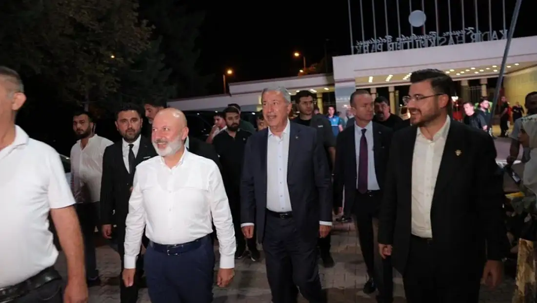 Siyasetin gündeminden yorulan Akar, soluğu bakın nerede aldı?