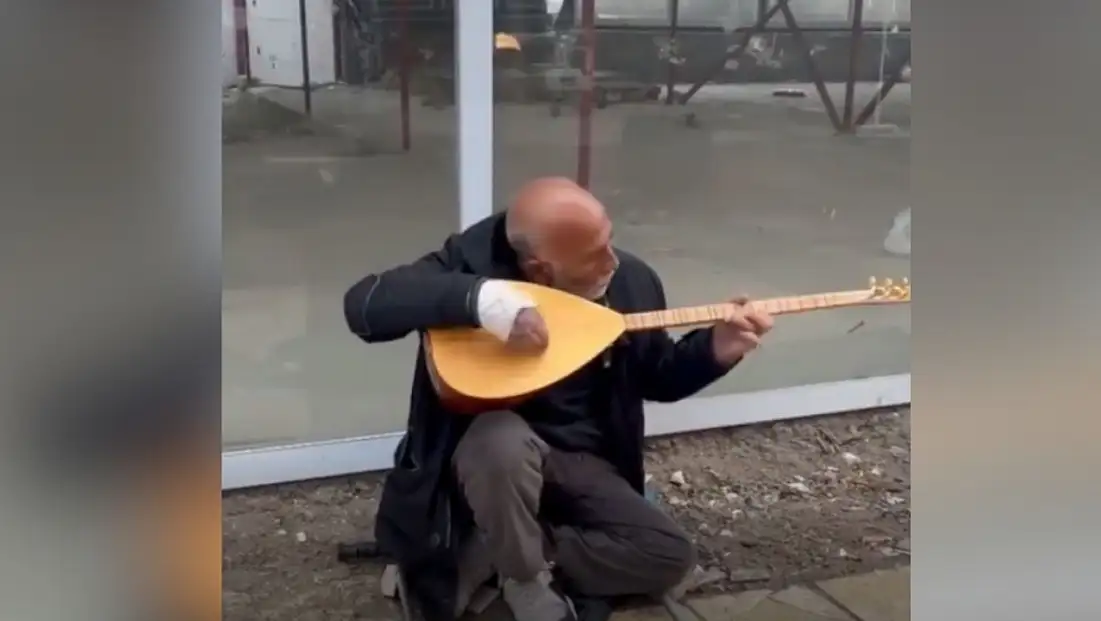 Sosyal medya elinde bağlamalı adamı konuşuyor! Kayserili mi?