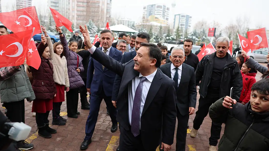 Sporadamı yazdı, Vali Çiçek vatandaşın yardımına koştu!