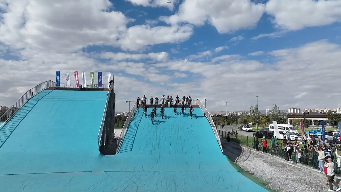 Türkiye’nin sayılı BMX parkurlarından biri Kayseri’de açıldı