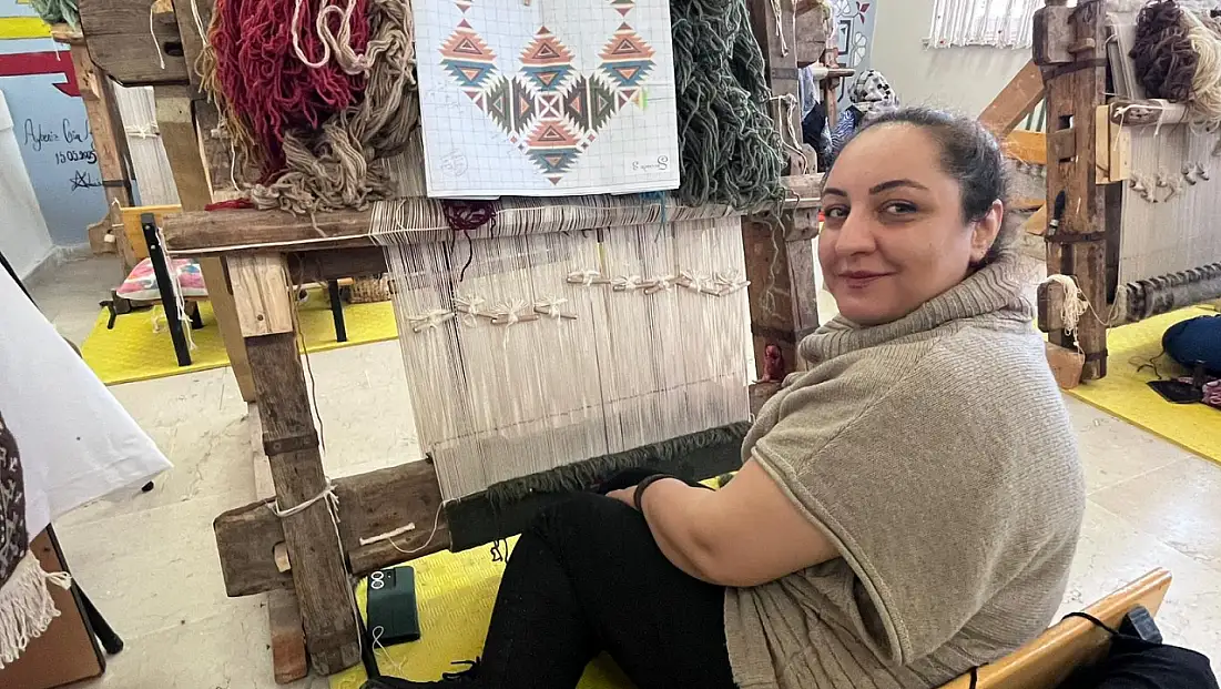 Unutulmaya yüz tutan sanat için her gün yollara düşüyor!
