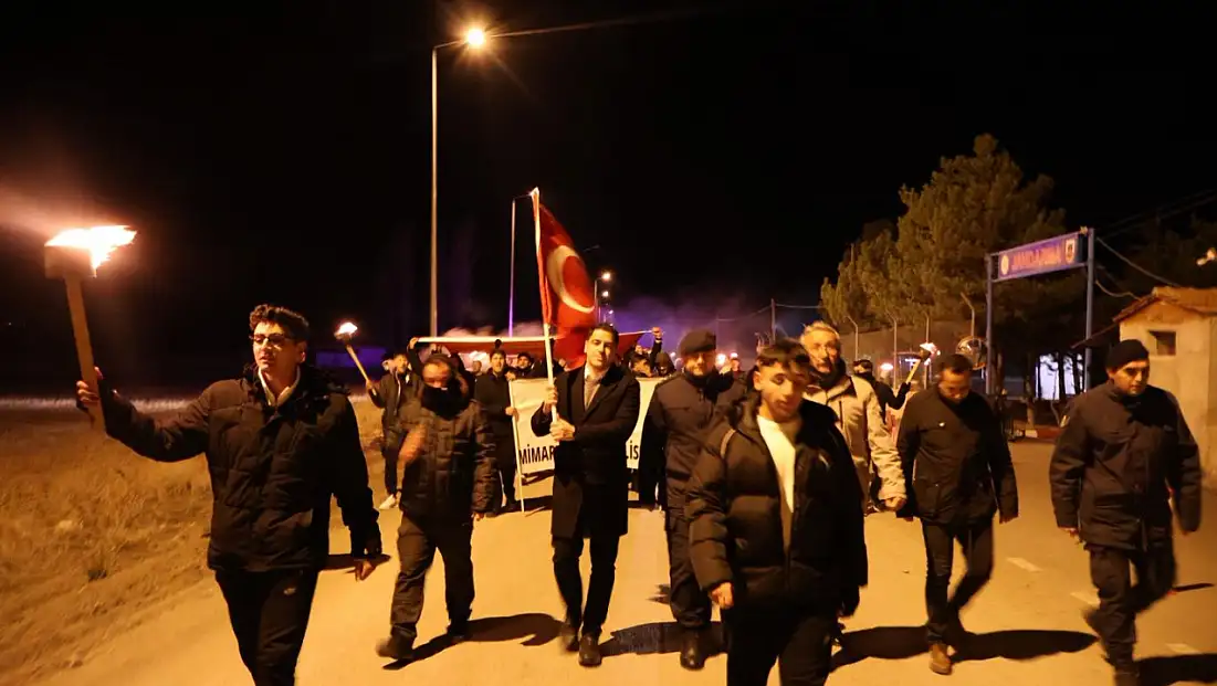 Unutulmaz gece: Gençler ve Kaymakam bakın neden yürüdü