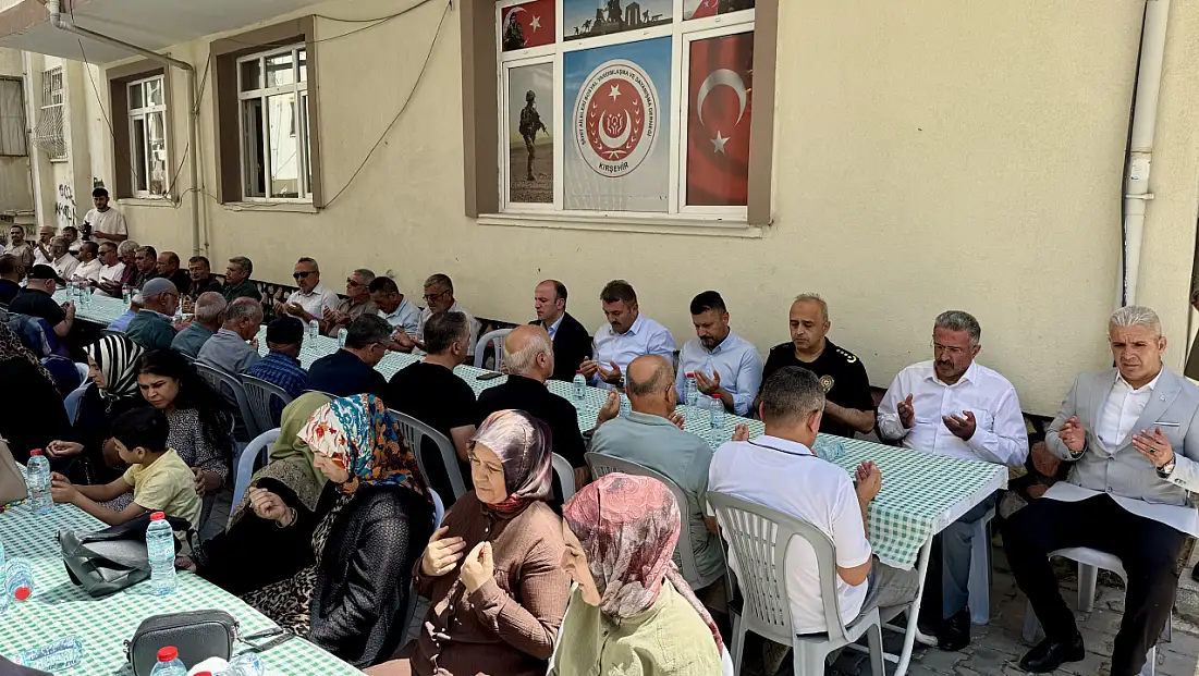 'Unutursak kanımız kurusun!' Şehit babasından Kayseri'de tarihi yemin