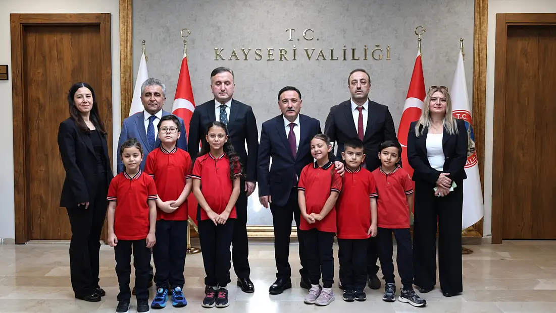 Vali Gökmen Çiçek, yeni eğitim öğretim yılının ilk konuklarını ağırladı