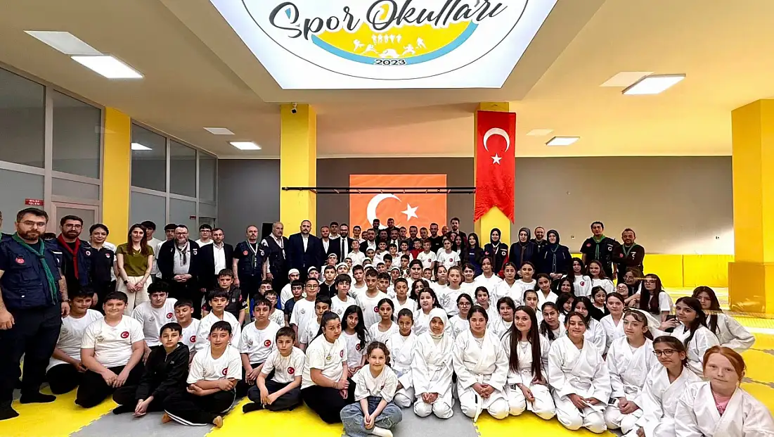 Vali Yardımcısı Tekeş, ERVA Spor Kulübü'nde