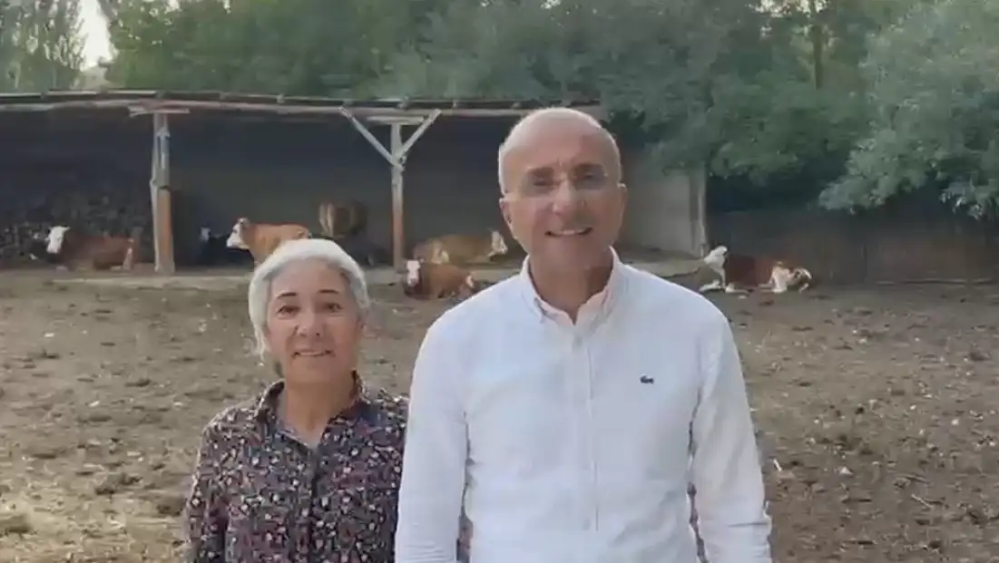 'Yem alamıyoruz' dedi, Aşkın Genç o üreticiyi ziyaret etti