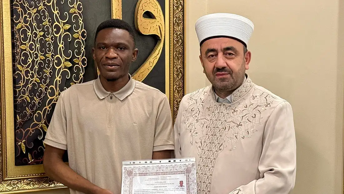 Zambiyalı genç Kayseri'de Müslüman oldu
