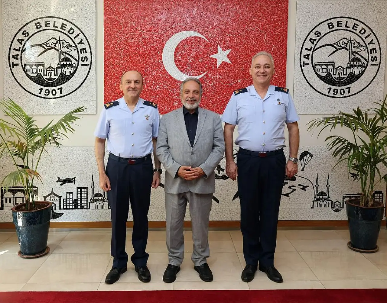 Kayseri'de iki komutandan veda ziyareti!