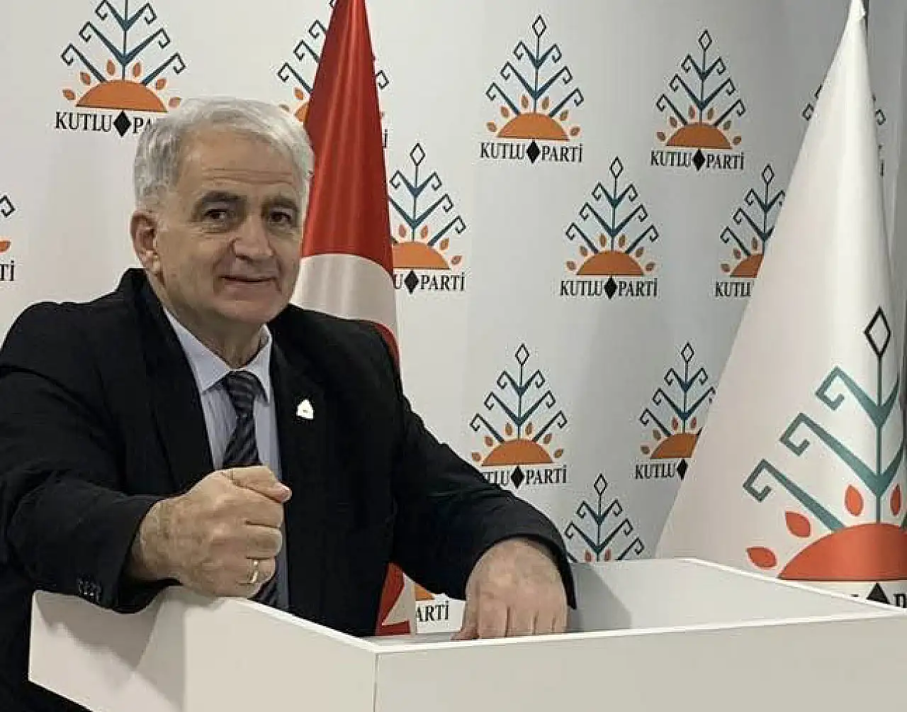 Kayserili ismin genel başkanlık yaptığı partide 'hayali karar' krizi!