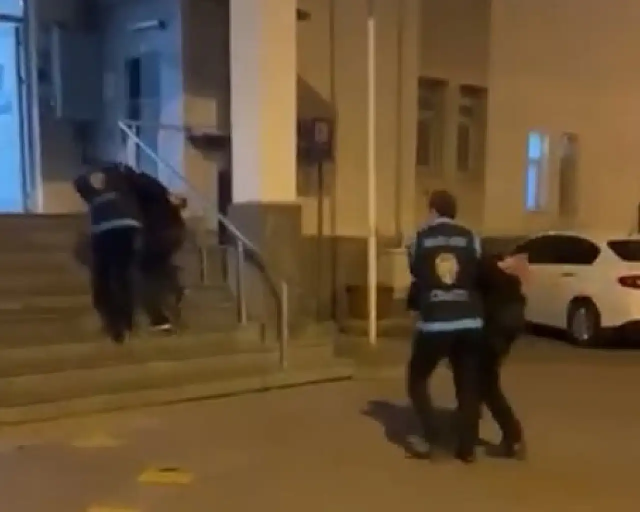 Kayseri'de nefes kesen kovalamaca: Alkollü sürücü polis memuruna çarptı!