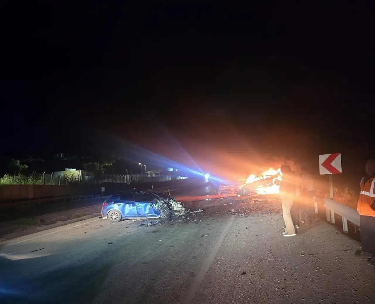 Kayseri'de otomobil kaza sonrası alev aldı: 1 ölü 5 yaralı!