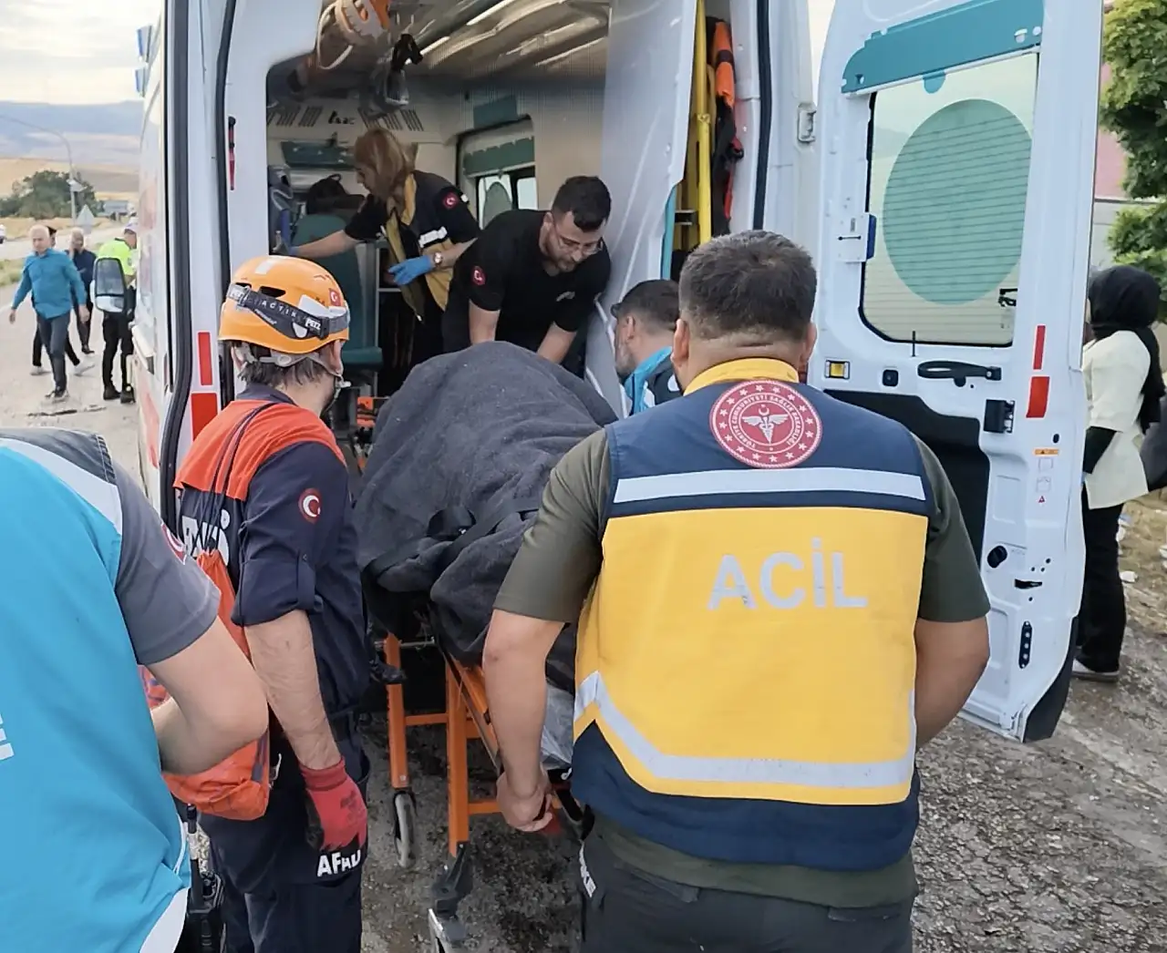 Kayseri yolunda can pazarı! Yolcu otobüsü devrildi, çok sayıda yaralı var