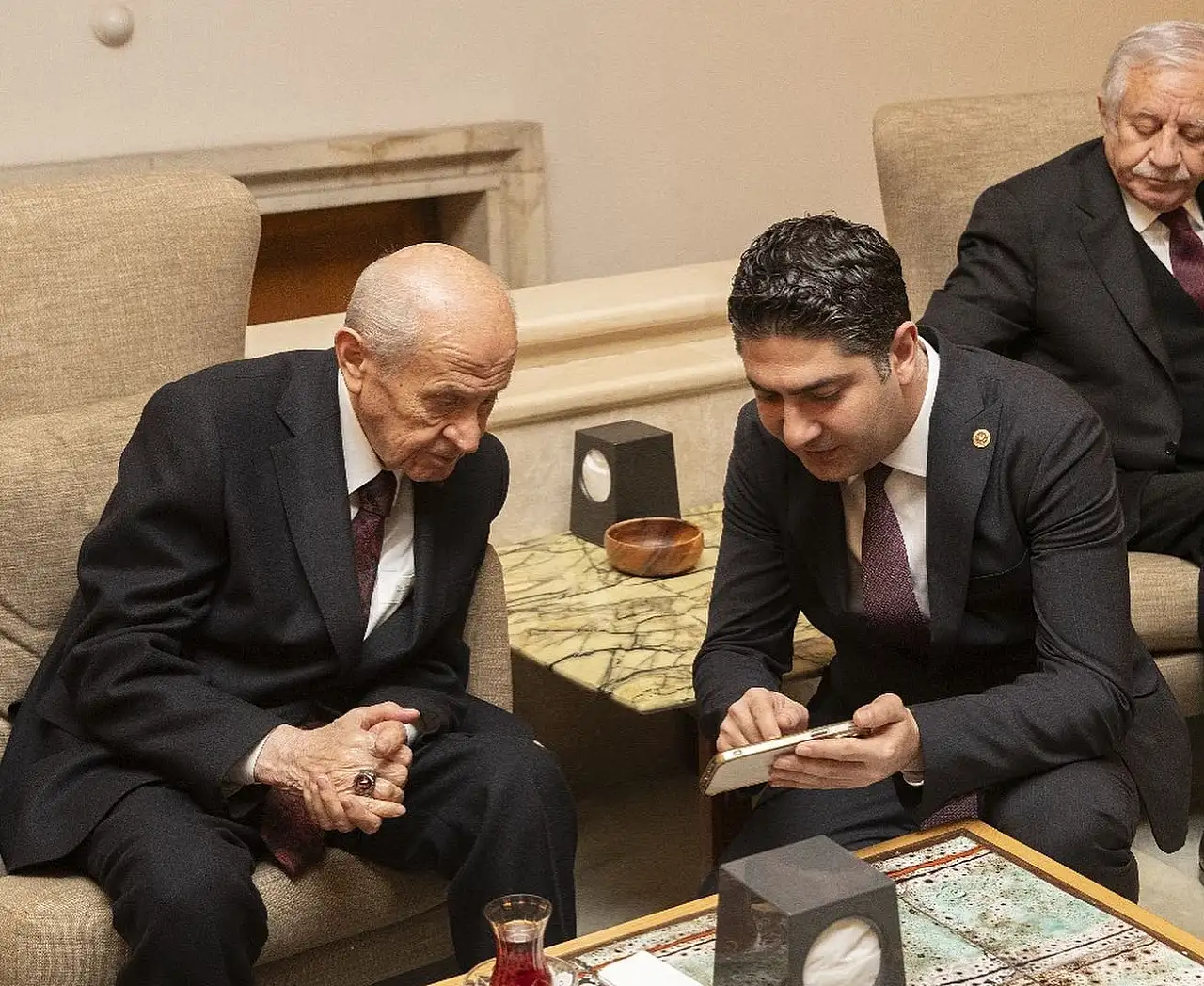 Ünlü Gazeteci MHP'nin Kayserili isminden teyit edip, açıkladı! AK Parti ve MHP arasında neler oluyor?