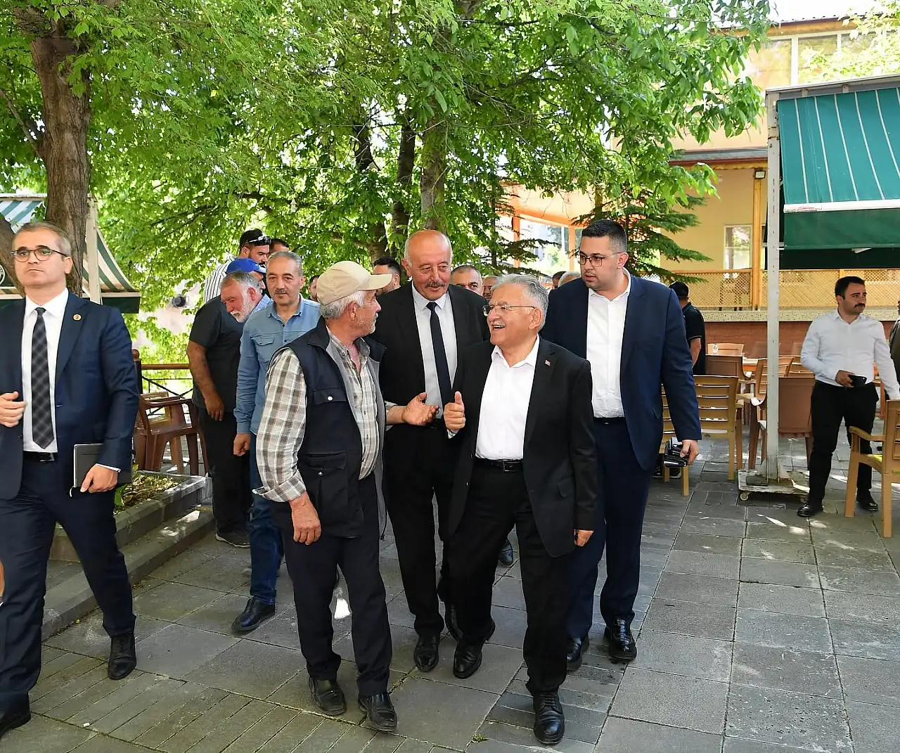 Başkan Büyükkılıç ilçe ziyaretlerine devam ediyor: Sarıoğlan ve Özvatan'da