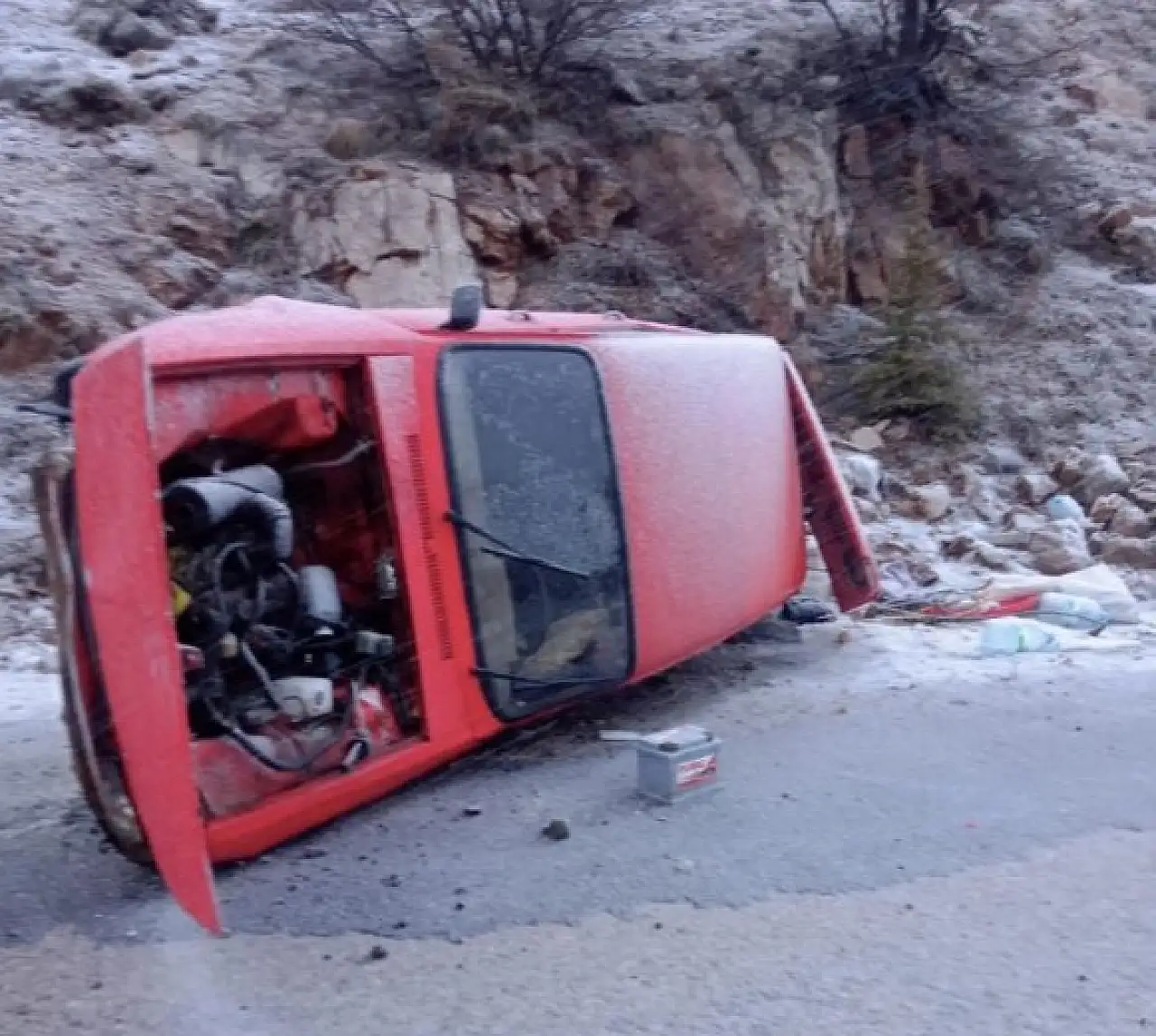 Kayseri'de fırtına seyir halindeki aracı yan yatırdı