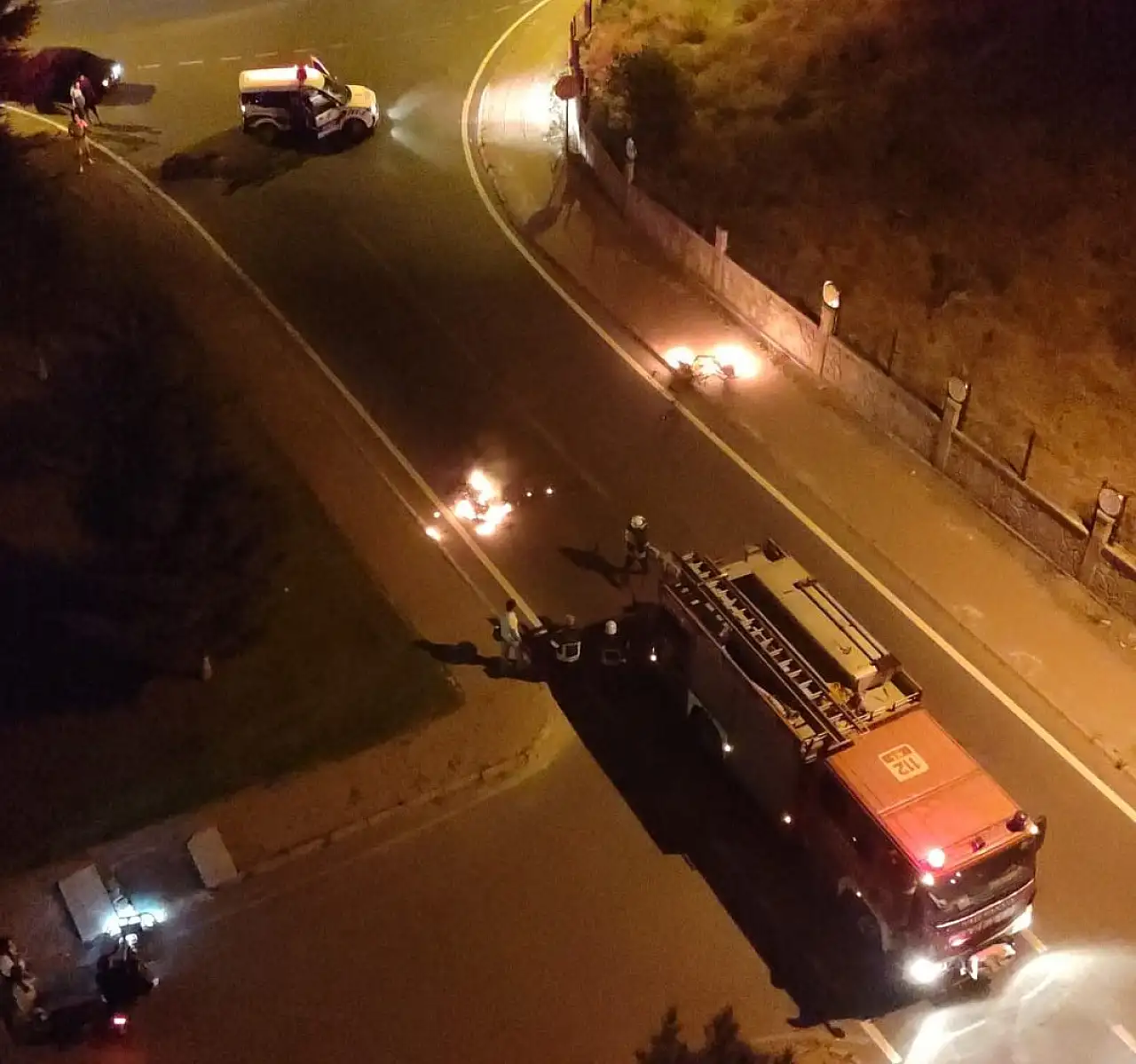 Kayseri'de korku dolu anlar! Hareket halindeki motosiklet alev alev yandı