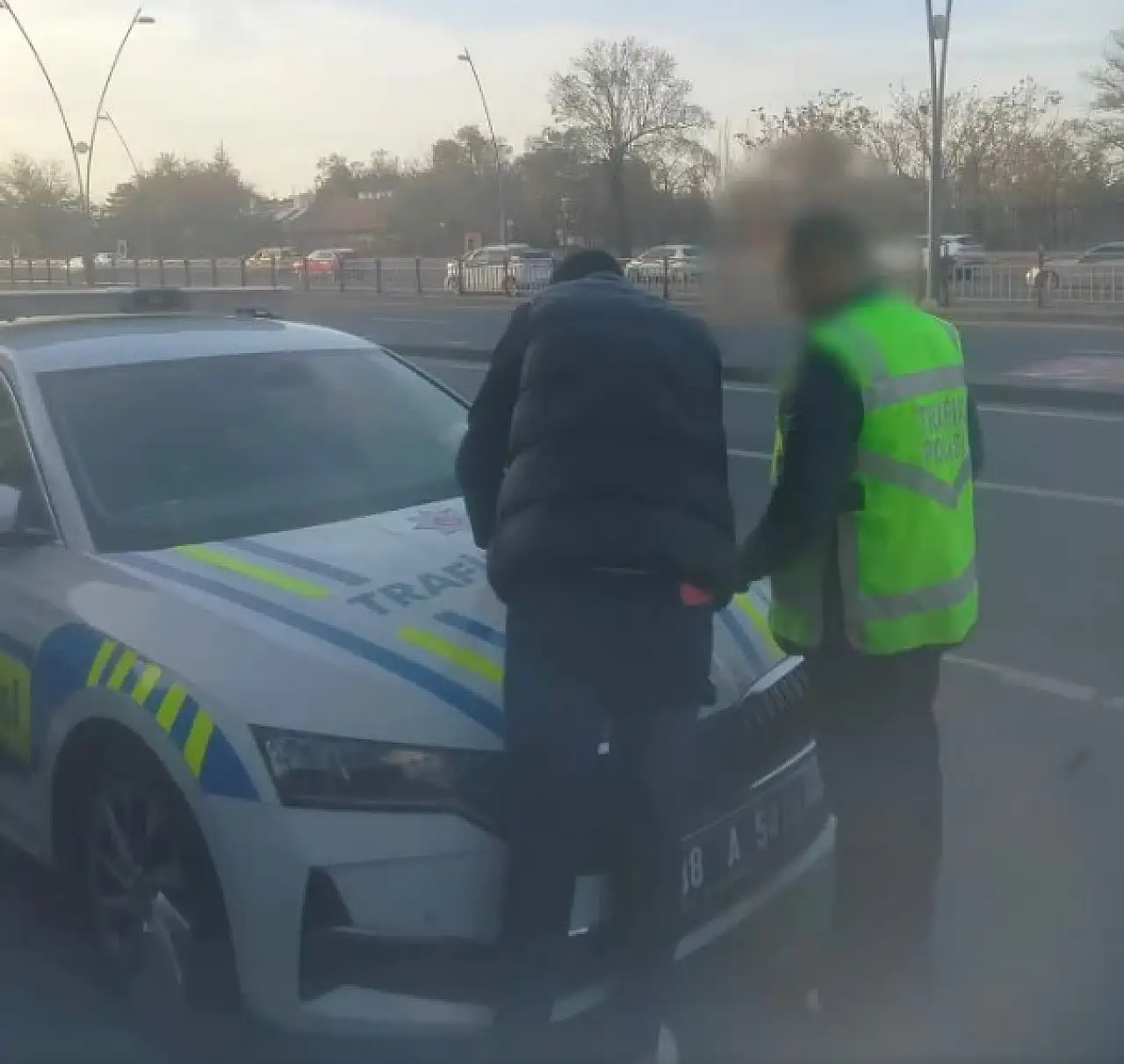 Kayseri'de ayaklarıyla araç kullandı!