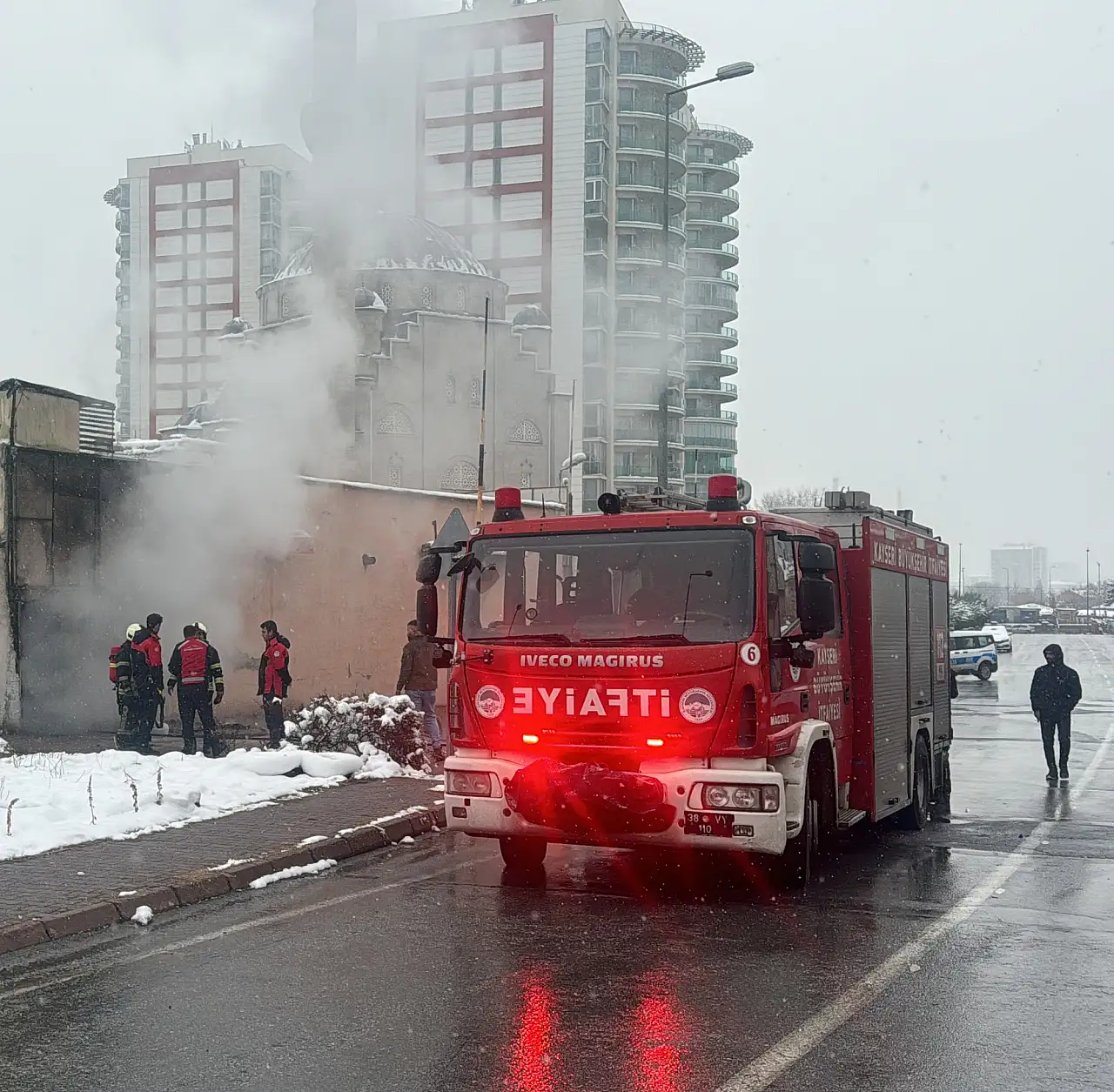 Uğruevler'deki depoda yangın!