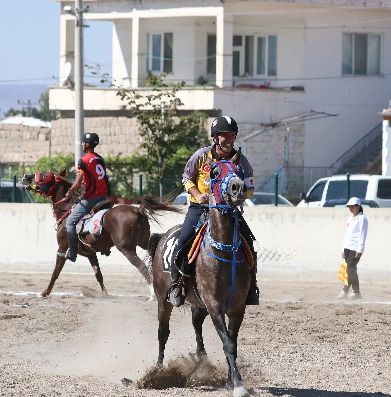 Atlı ciritin ak saçlı dedesi