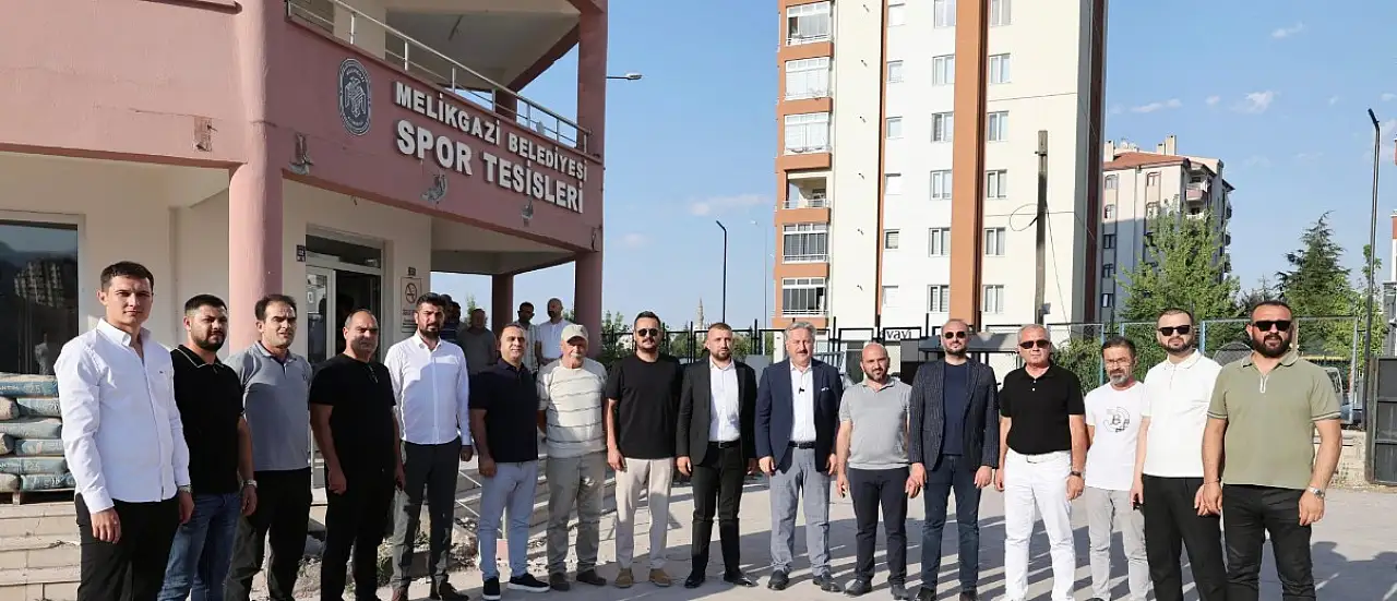 Başkan açıkladı: Sahalar yenileniyor, tribün büyüyor