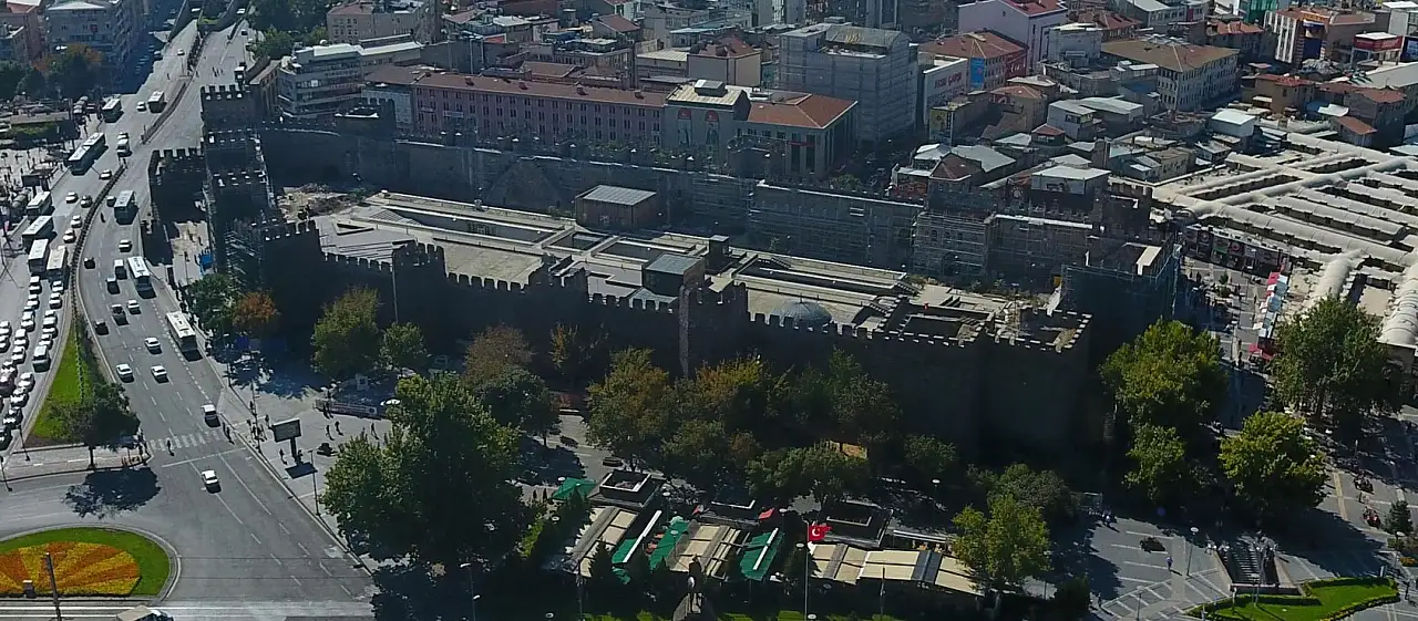 Kayseri Kalesi'nden kafelere! Cumhuriyet Meydanı'nda 8 yılda neler değişti neler