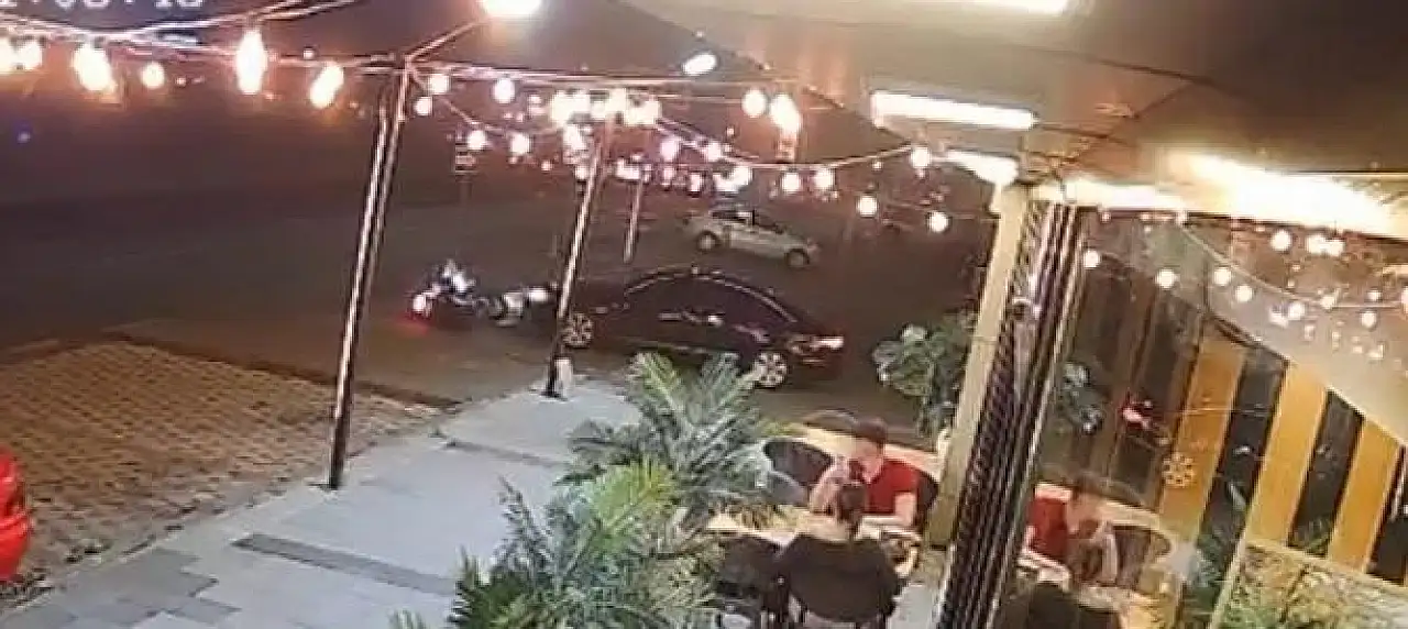 Kayseri'de ilginç kaza! Kendisine yol veren otomobile çarptı... O anlar kamerada