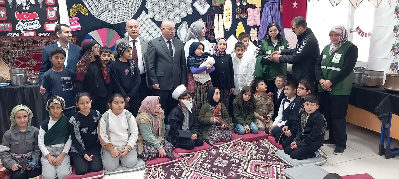 Kayseri'de dantel ve yelekler sandıktan çıktı! Bakın ne yaptılar?