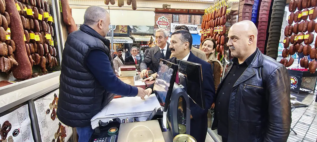 'Yılın vekili' seçilen ünlü isim Kayseri'de vatandaşları ziyaret ettikten sonra uyardı: Hükümet bunu görmüyor mu? Böyle giderse...