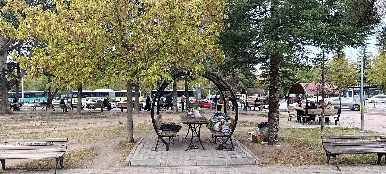 Kızının başından ayrılmayan baba, sosyal medya iddialarını yalanladı