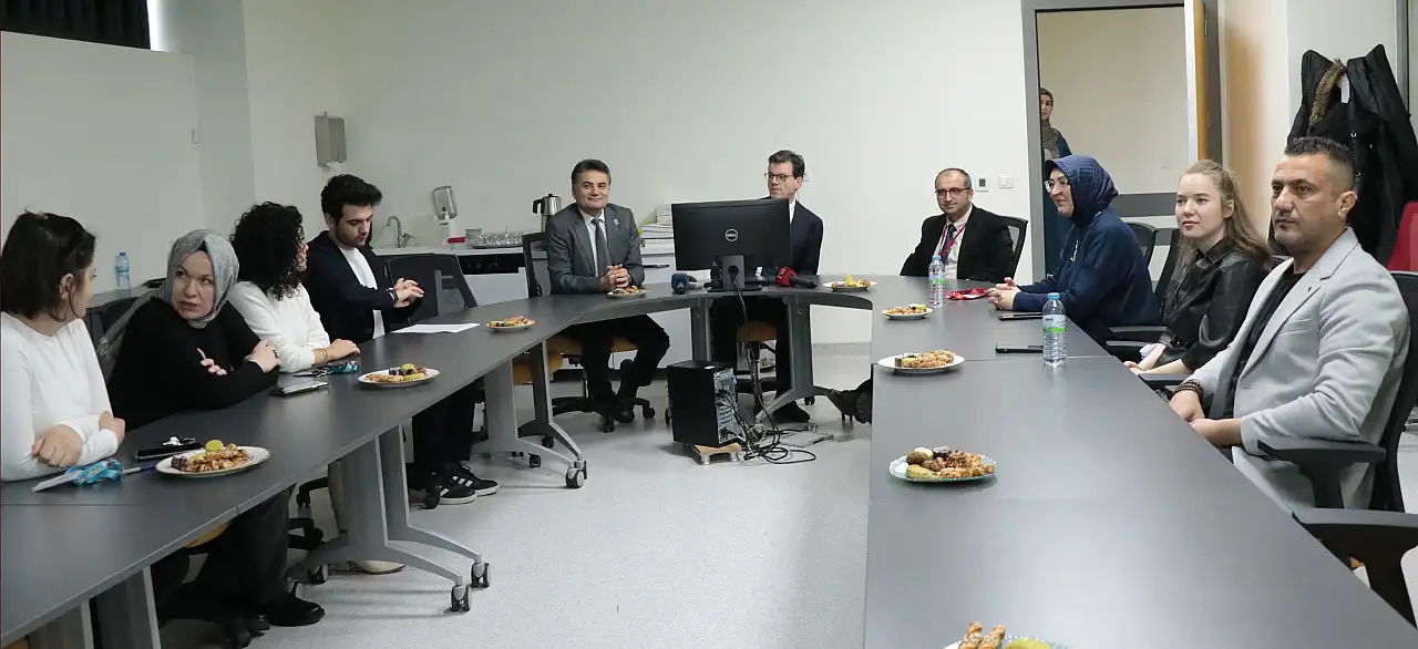 Kök hücre gen tedavisinin mucidi Lankester Kayseri'de