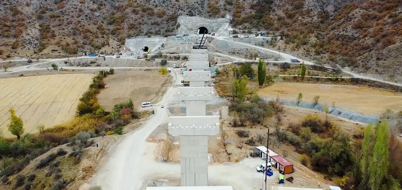 Devam eden YHT çalışmaları ile ilgili Başkan Büyükkılıç'tan açıklama!