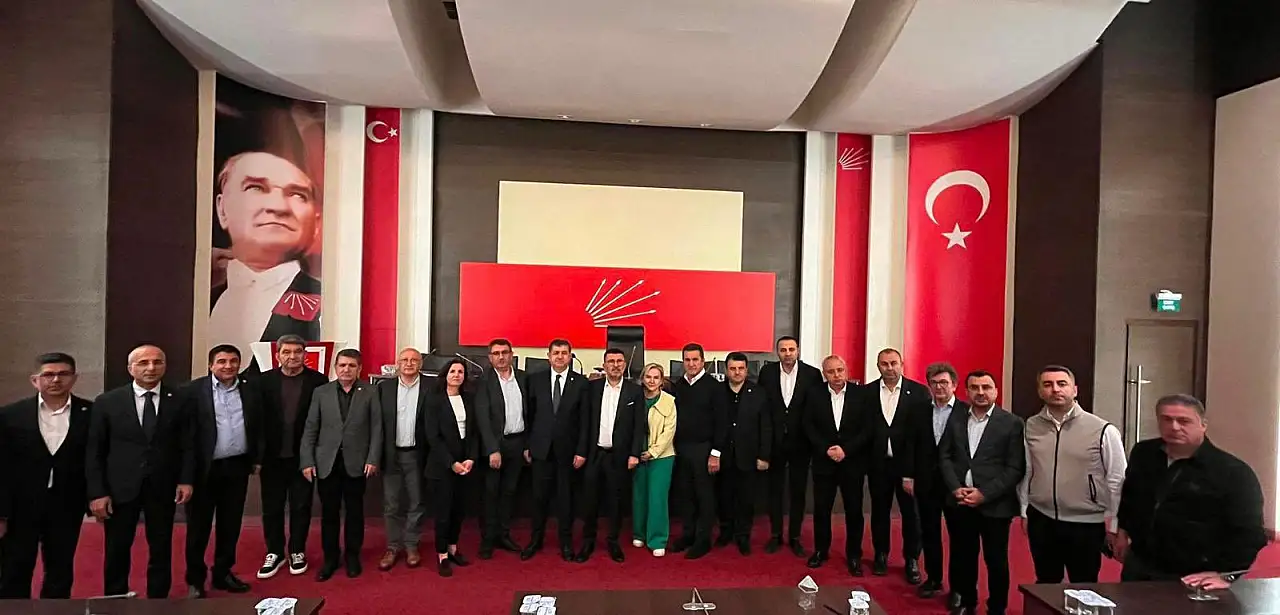 Genç genel merkezde sabahladı!