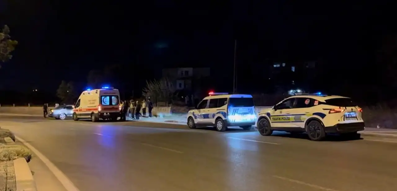 Kayseri'de korkutan anlar! Otomobil duvara çarptı