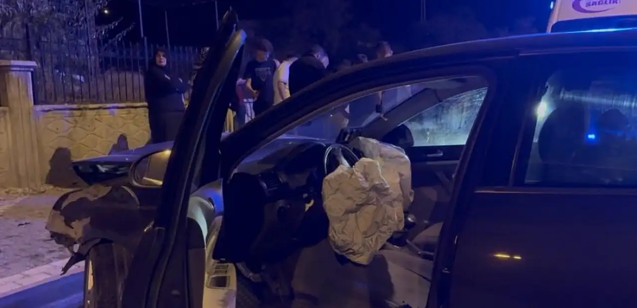 Kayseri'de korkutan anlar! Otomobil duvara çarptı