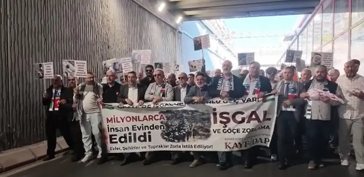 Kayseri'de Filistin yürüyüşü! 12 kefenli bebek maketi bırakıldı