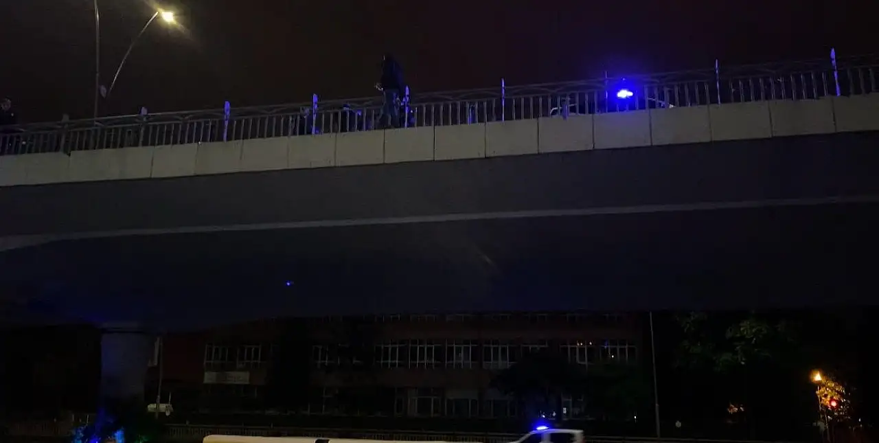 Kayseri'de hareketli dakikalar! Köprüye çıkan şahıs polisi alarma geçirdi