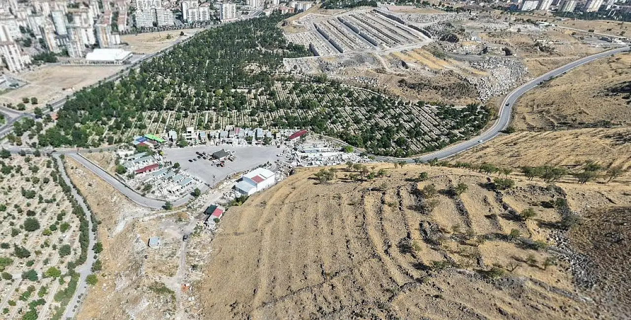 Kayseri'de mezarlık hareketliliği! 24 milyonluk imzalar atıldı