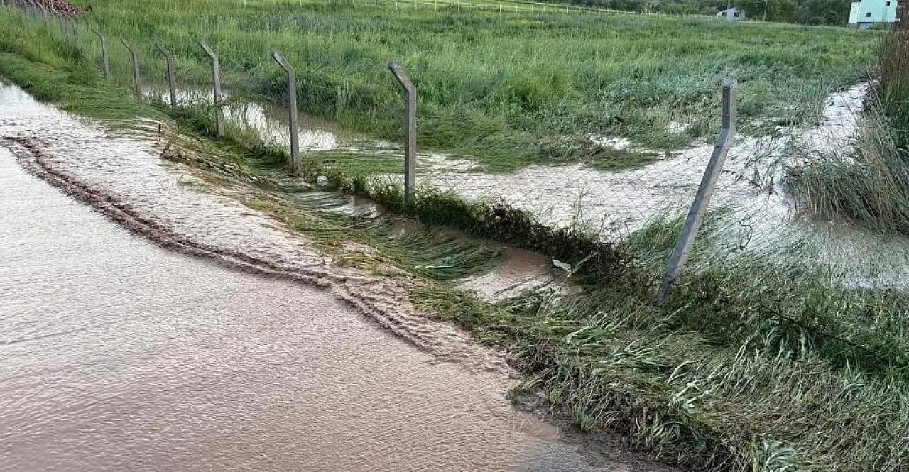 Sarımsaklı'da sağanak yağış sonrası büyük kanal taşkını