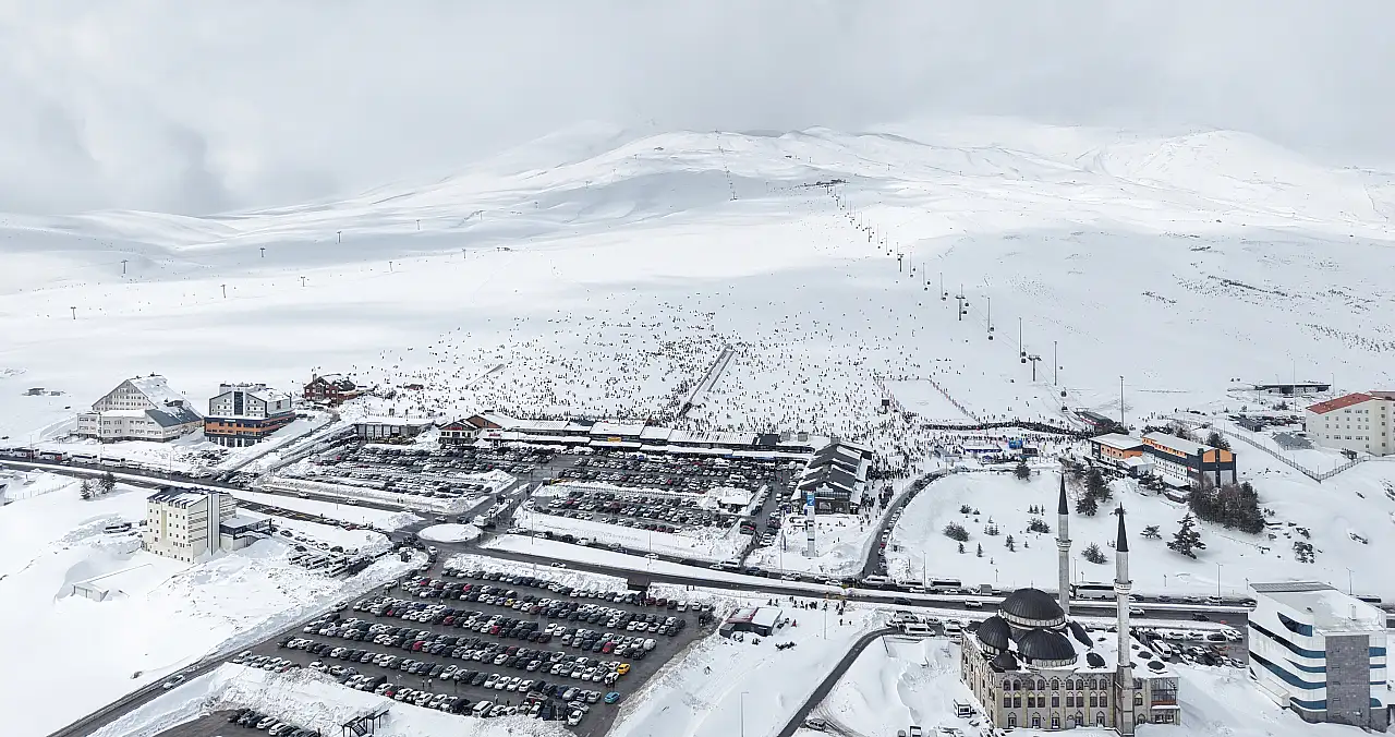 Erciyes'te kar kalınlığı kaç metreyi buldu?