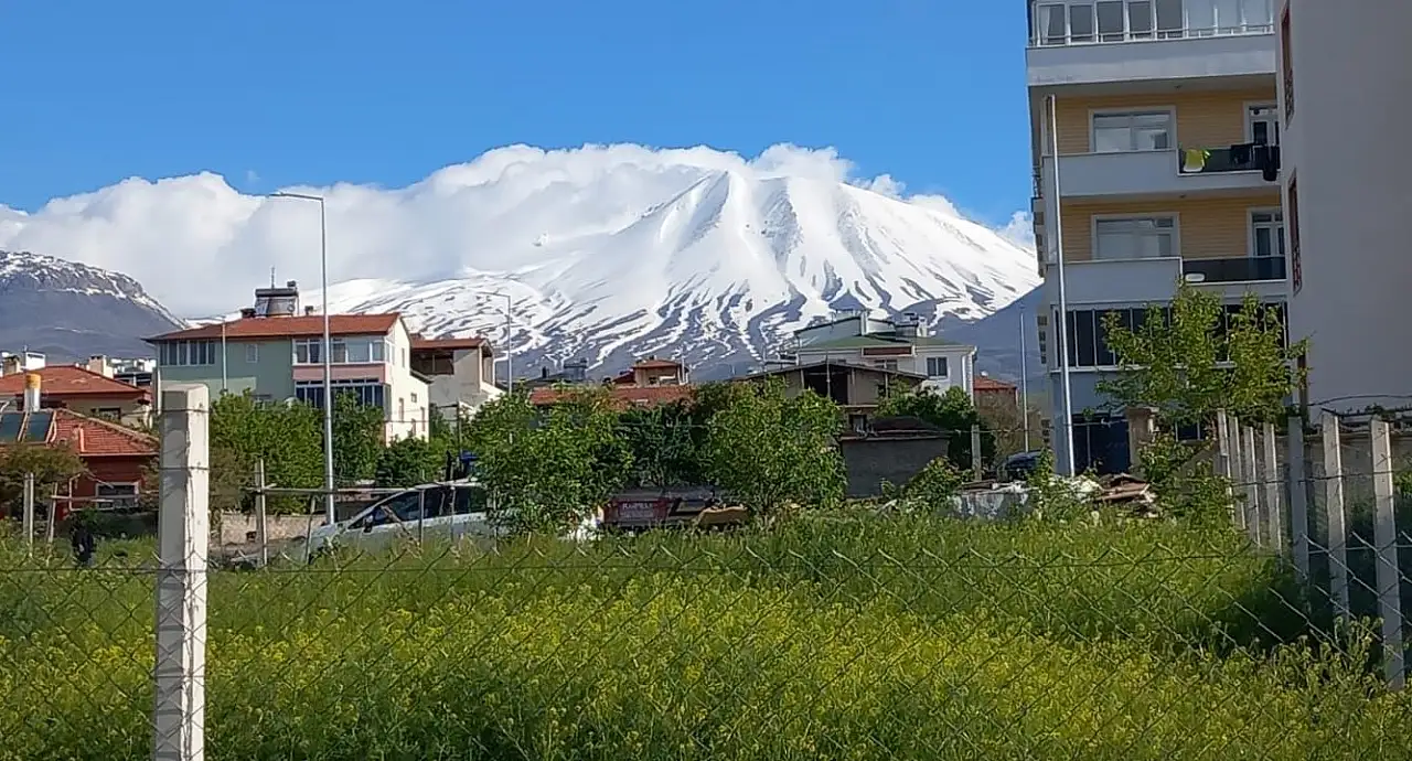 Kayseri'ye Mayıs ortasında kar yağdı!