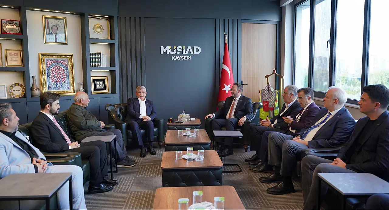 Davutoğlu, Kayseri'de ilk olarak MÜSİAD'ı ziyaret etti! İşte ilk mesajlar