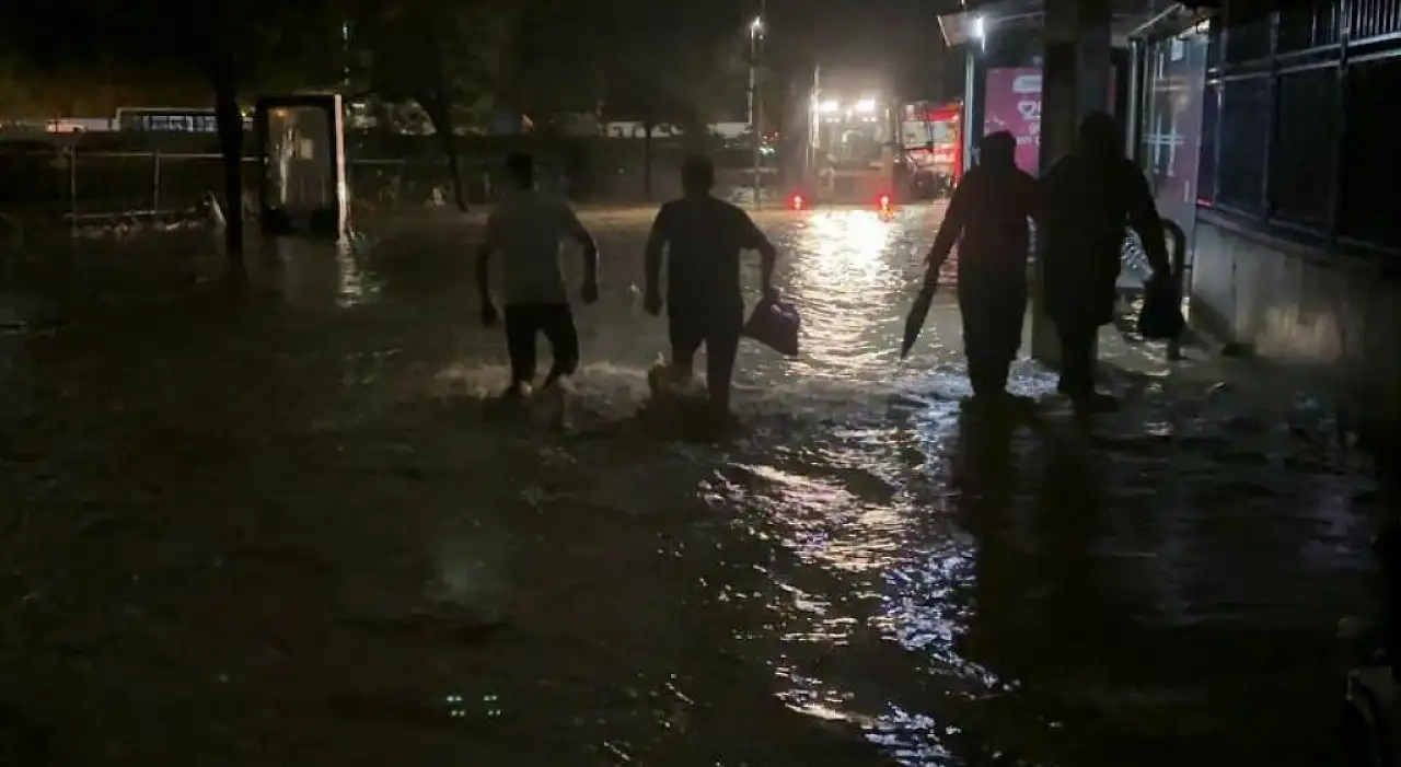 Dikkat! İstanbul'u sel vurdu, Kayseri'de meteorolojik beklenti vahim..