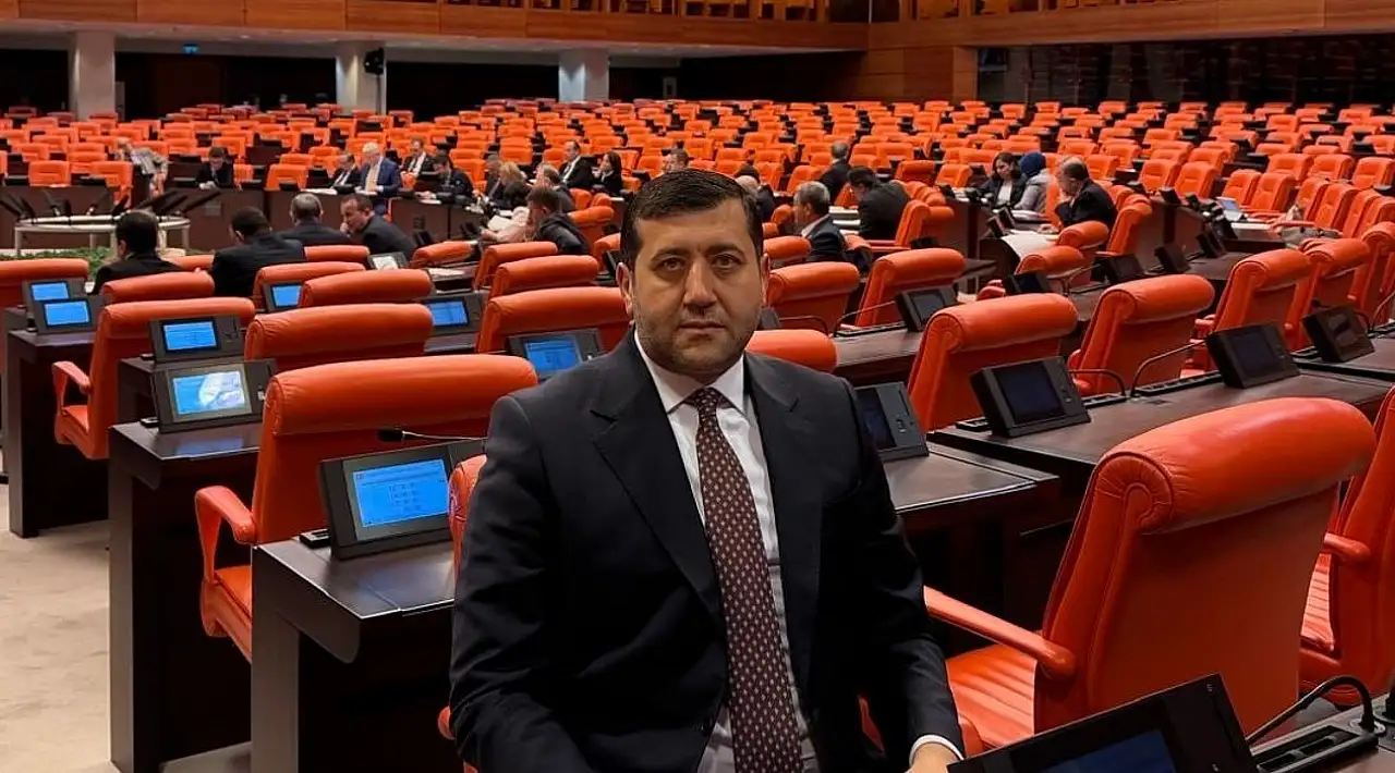 Ersoy, Sarız'daki afet konutlarını Bakan'a sordu